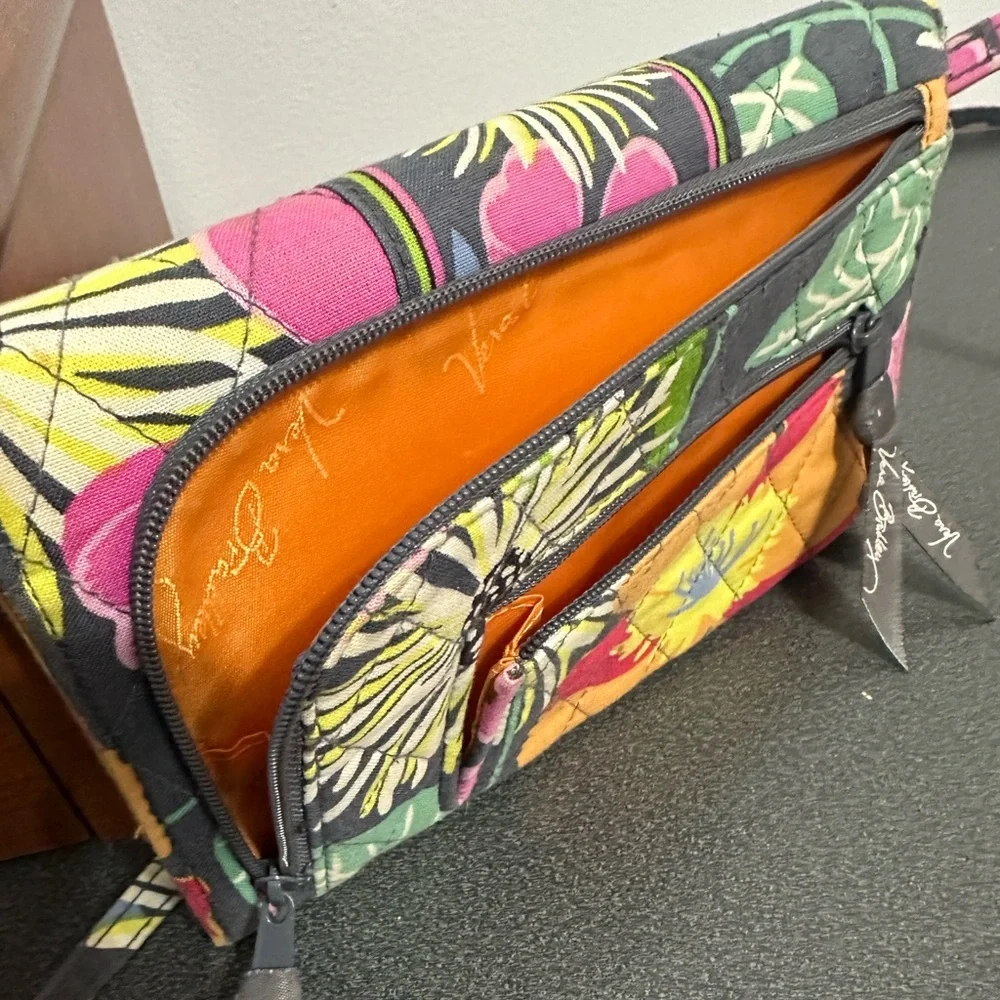 Floral Quilted Women's Clutch - Picture 3 of 7